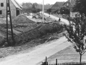 Blick von Klaproth auf die Hüpeder Straße, Bau des Hauses von Schmidts (1950/60)