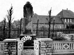 Das Oerier Denkmal in den 1950ern. Damals noch mit Zaun