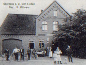 Bevor die Familie Engelke das Gasthaus übernahm, gehörte es Familie Ottmers. Man kann diesen Schriftzug noch schwach über der Tür erkennen.